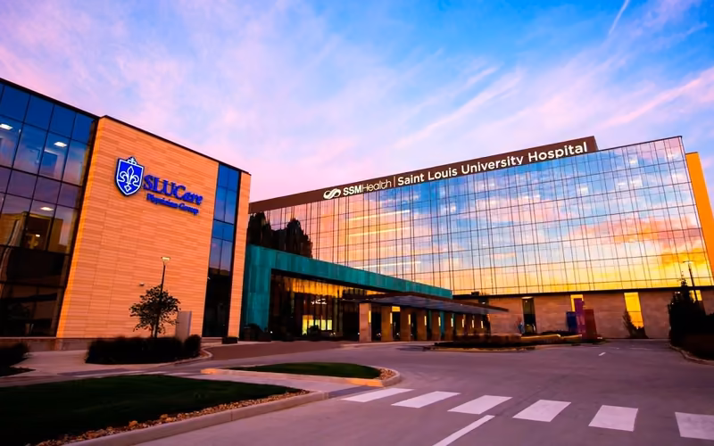 SSM Health Saint Louis University Hospital, nos Estados Unidos, onde fez estágio em Psiquiatria no fim da residência